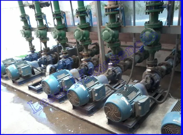 Conjunto de bombas e motores industriais